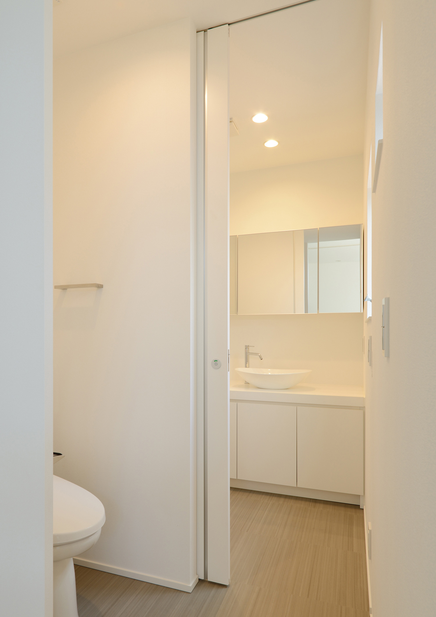 注文住宅・デザイン住宅建築実例_トイレ 注文住宅・デザイン住宅建築実例_『CASE502 WOOD BOX』_トイレ