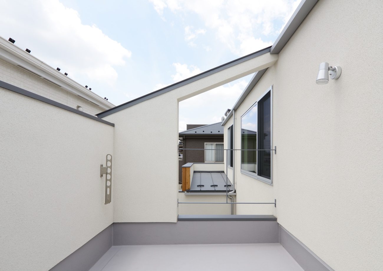 注文住宅・デザイン住宅建築実例_テラス・バルコニ 注文住宅・デザイン住宅建築実例_『CASE502 WOOD BOX』_テラス・バルコニー