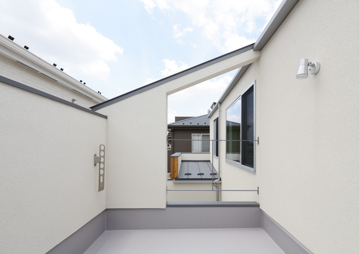 注文住宅・デザイン住宅建築実例_テラス・バルコニ 注文住宅・デザイン住宅建築実例_『CASE502 WOOD BOX』_テラス・バルコニー