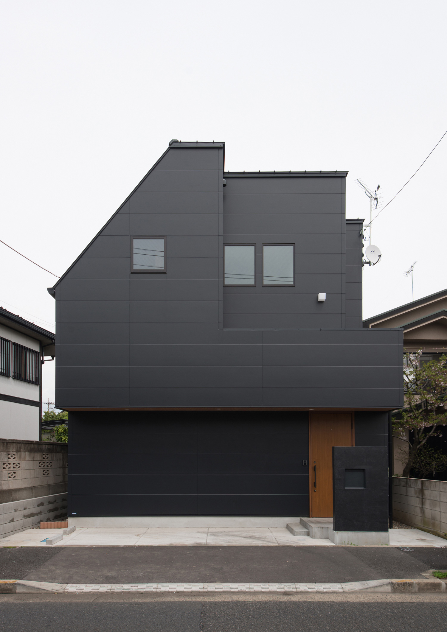 デザイン住宅建築実例_外観・注文住宅『CASE507 重なる家』の建築実例・施⼯例の写真・建物外観全体 注文住宅・デザイン住宅建築実例_『CASE507 重なる家』_外観