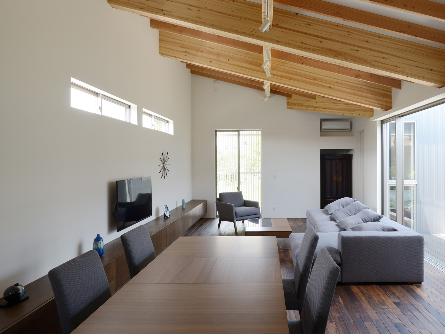 三方向に窓がある明るいナチュラルなLDK・デザイン住宅 注文住宅・デザイン住宅建築実例_『CASE508 Slither Link』_LDK