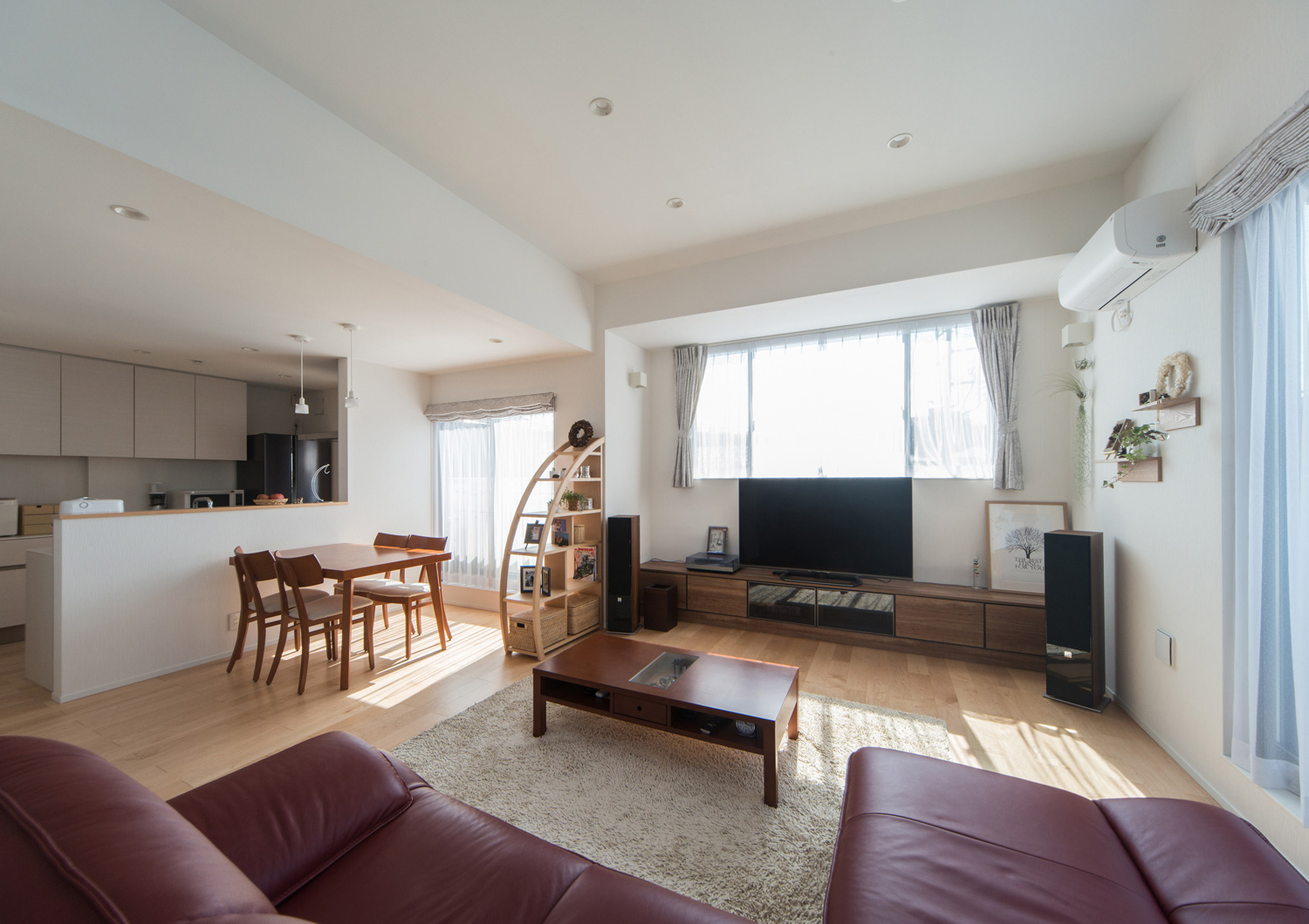 木のインテリアを中心としたおしゃれでナチュラルなLDK・デザイン住宅 注文住宅・デザイン住宅建築実例_『CASE511 高台のガレージハウス』_LDK