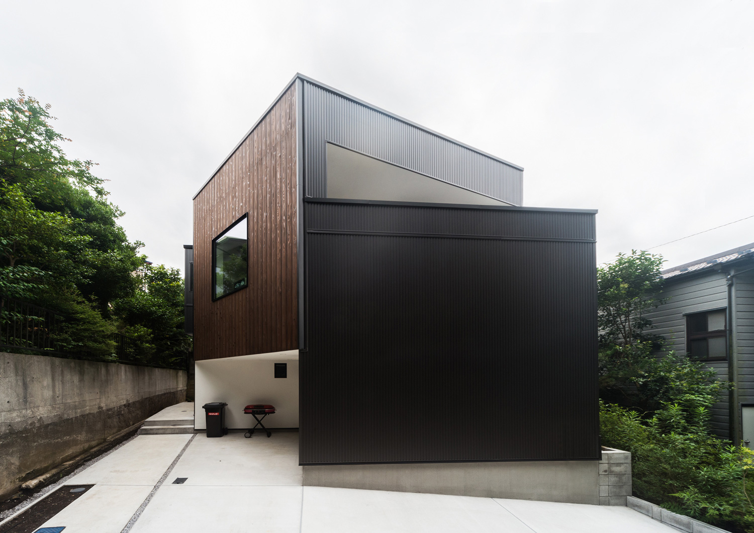 デザイン住宅建築実例_外観・注文住宅『CASE513 踊るハウス』の建築実例・施⼯例の写真・建物外観全体 注文住宅・デザイン住宅建築実例_『CASE513 踊るハウス』_外観