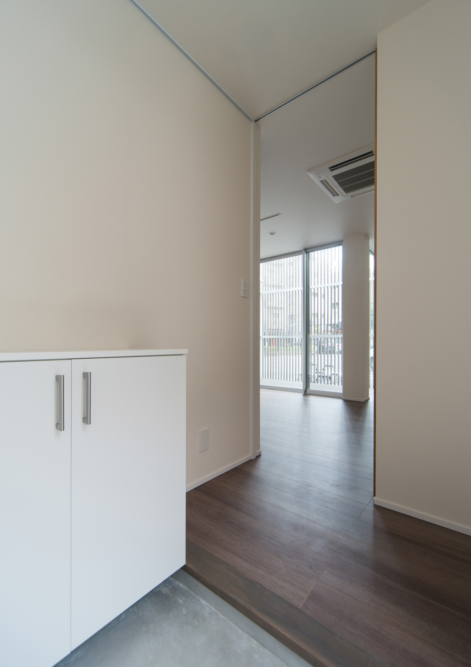 注文住宅・デザイン住宅建築実例_玄関 注文住宅・デザイン住宅建築実例_『CASE516 内包する家』_玄関