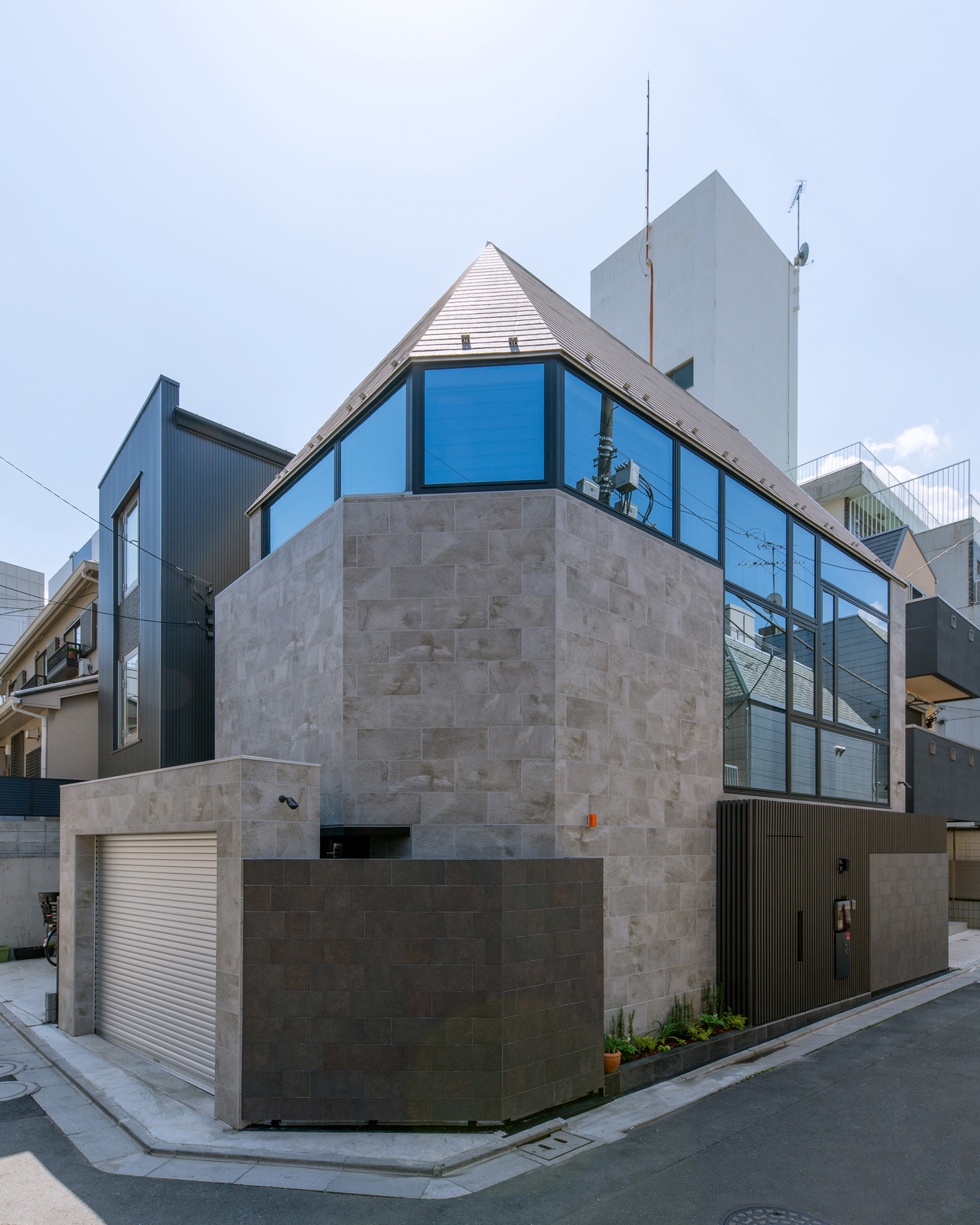 デザイン住宅建築実例_外観・注文住宅『CASE518 The Residence』の建築実例・施⼯例の写真・建物外観全体 注文住宅・デザイン住宅建築実例_『CASE518 The Residence』_外観