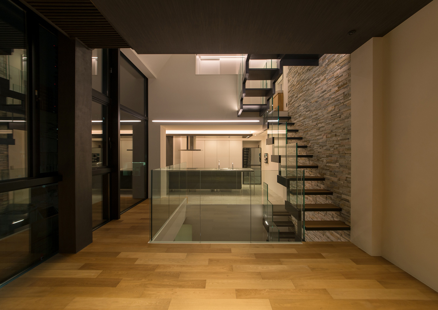 吹き抜けの階段室を中心としたおしゃれなLDK・デザイン住宅 注文住宅・デザイン住宅建築実例_『CASE518 The Residence』_LDK