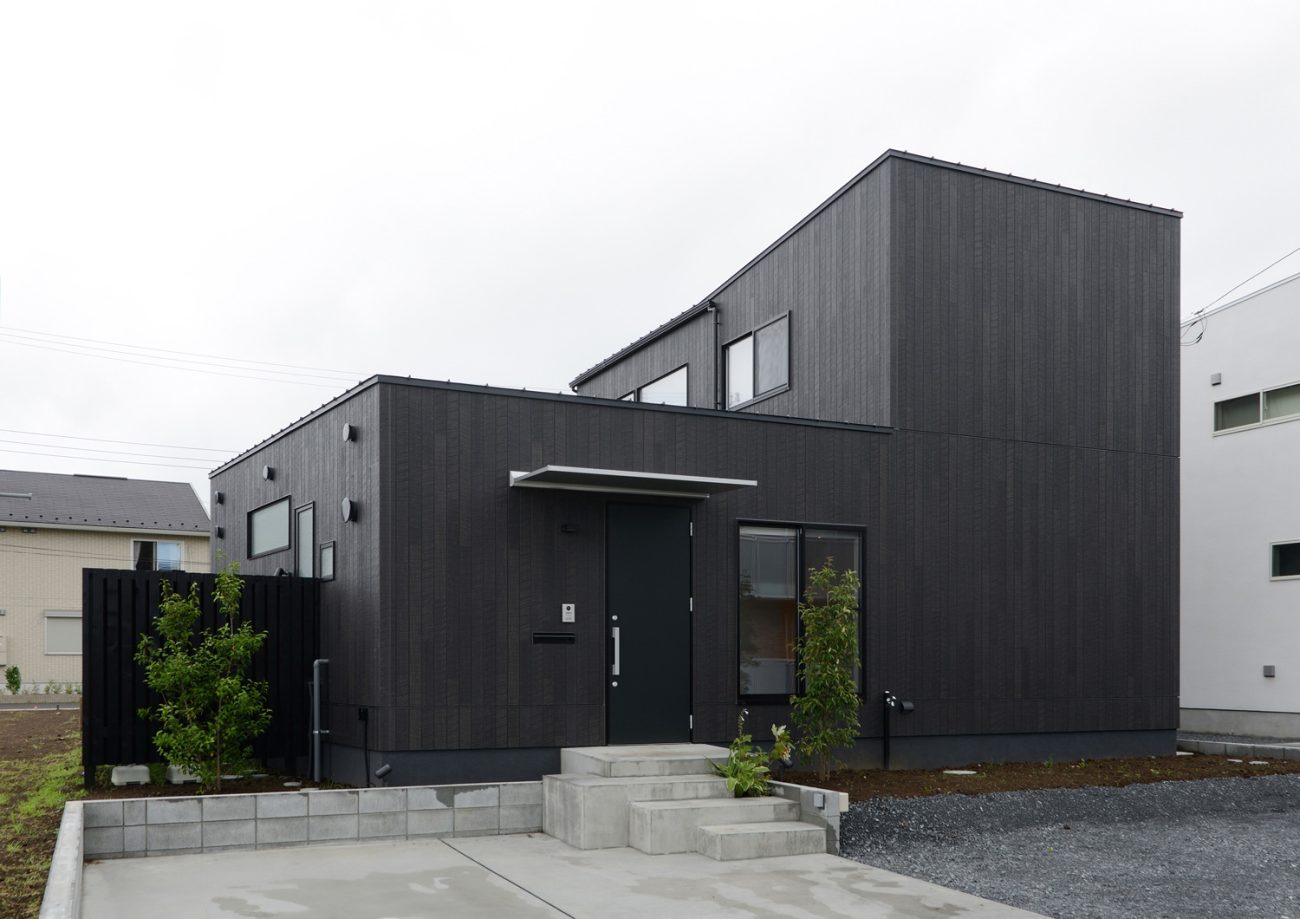 デザイン住宅建築実例_外観・注文住宅『CASE520 素地の家』の建築実例・施⼯例の写真・建物外観全体 注文住宅・デザイン住宅建築実例_『CASE520 素地の家』_外観
