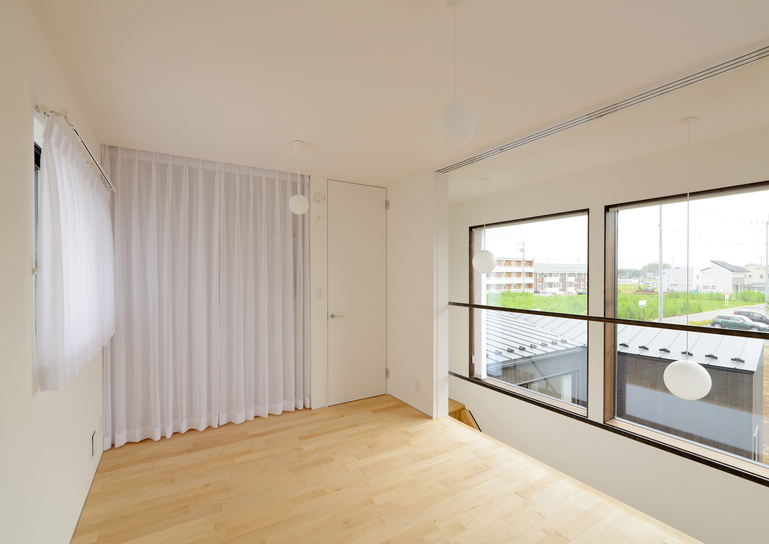 吹き抜けに面した開放感のある子供部屋・デザイン住宅 注文住宅・デザイン住宅建築実例_『CASE520 素地の家』_子供部屋