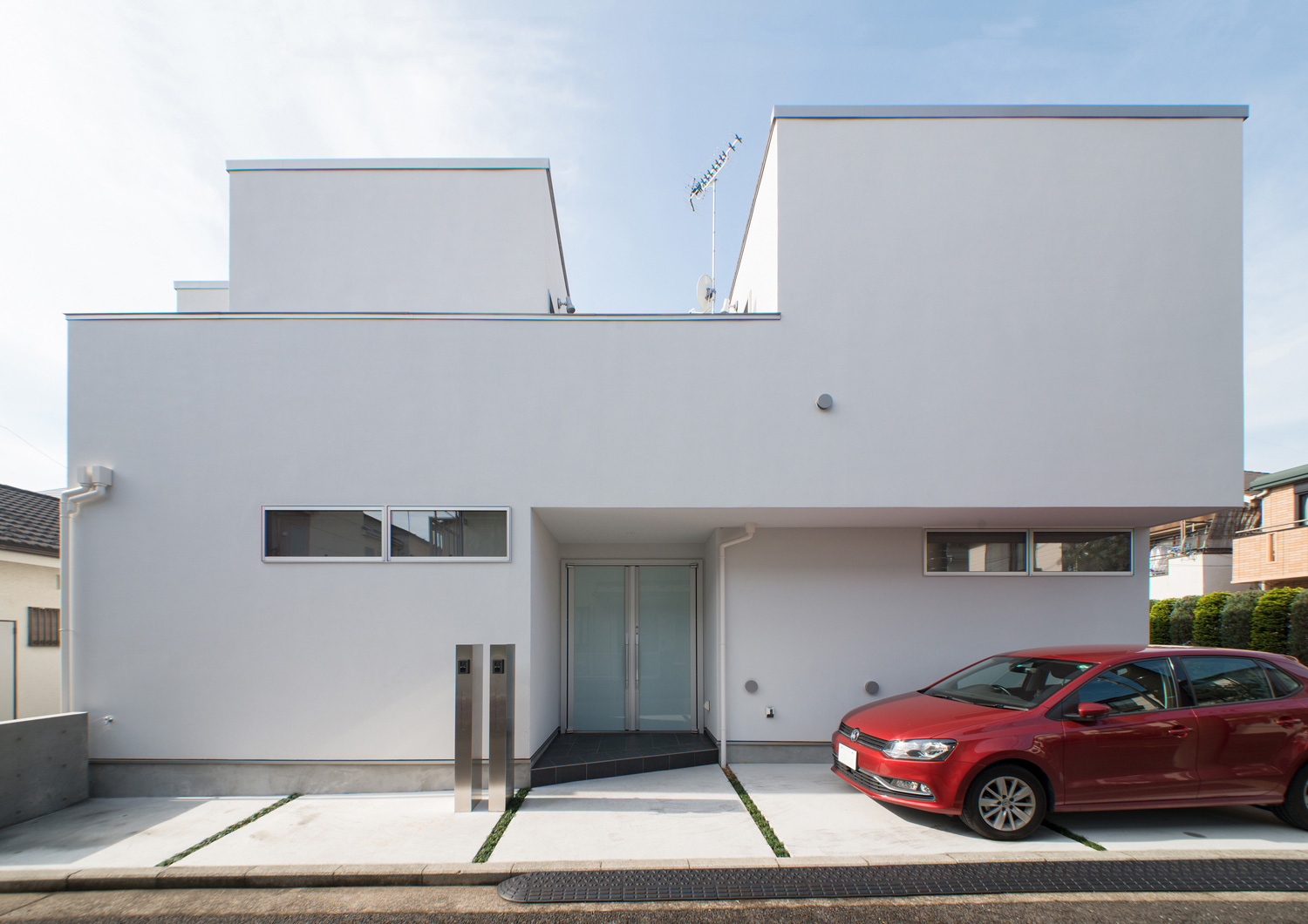 デザイン住宅建築実例_外観・注文住宅『CASE522 LAYER – HOUSE』の建築実例・施⼯例の写真・建物外観全体 注文住宅・デザイン住宅建築実例_『CASE522 LAYER – HOUSE』_外観