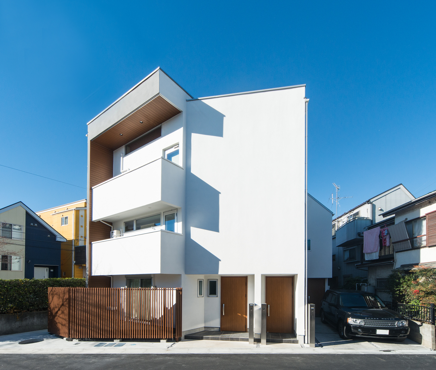 デザイン住宅建築実例_外観・注文住宅『CASE523 くのじのいえ』の建築実例・施⼯例の写真・建物外観全体 注文住宅・デザイン住宅建築実例_『CASE523 くのじのいえ』_外観