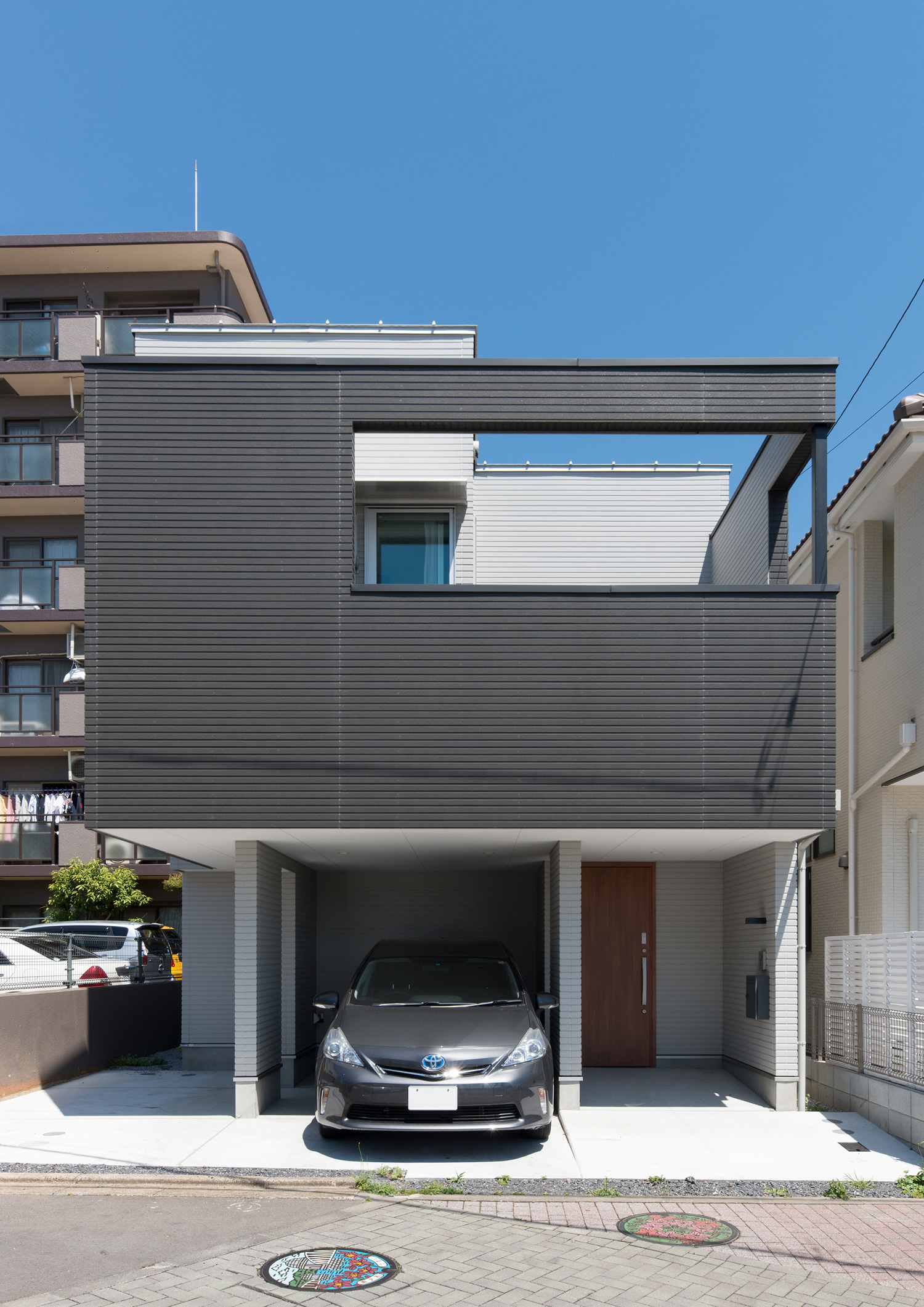 デザイン住宅建築実例_外観・注文住宅『CASE524 Enclose Terrace』の建築実例・施⼯例の写真・建物外観全体 注文住宅・デザイン住宅建築実例_『CASE524 Enclose Terrace』_外観