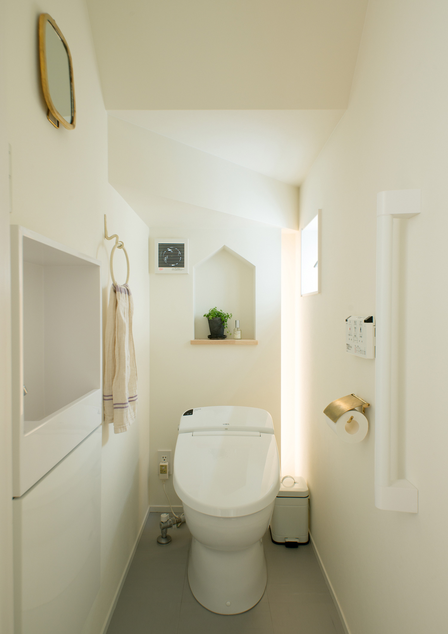 注文住宅・デザイン住宅建築実例_トイレ 注文住宅・デザイン住宅建築実例_『CASE527 9houses』_トイレ