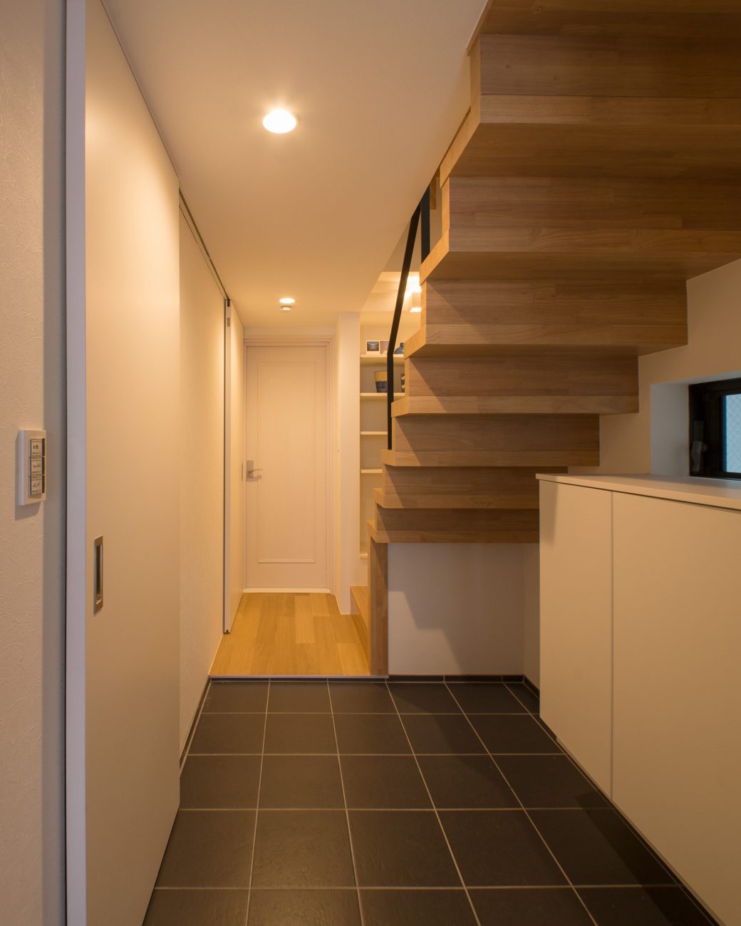 注文住宅・デザイン住宅建築実例_玄関 注文住宅・デザイン住宅建築実例_『CASE529 黒壁の隠れ家』_玄関