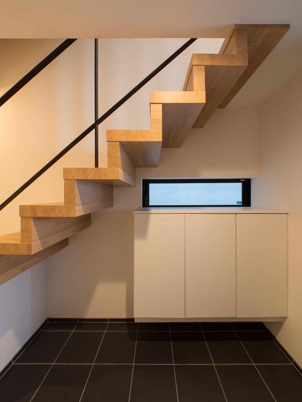 注文住宅・デザイン住宅建築実例_玄関 注文住宅・デザイン住宅建築実例_『CASE529 黒壁の隠れ家』_玄関