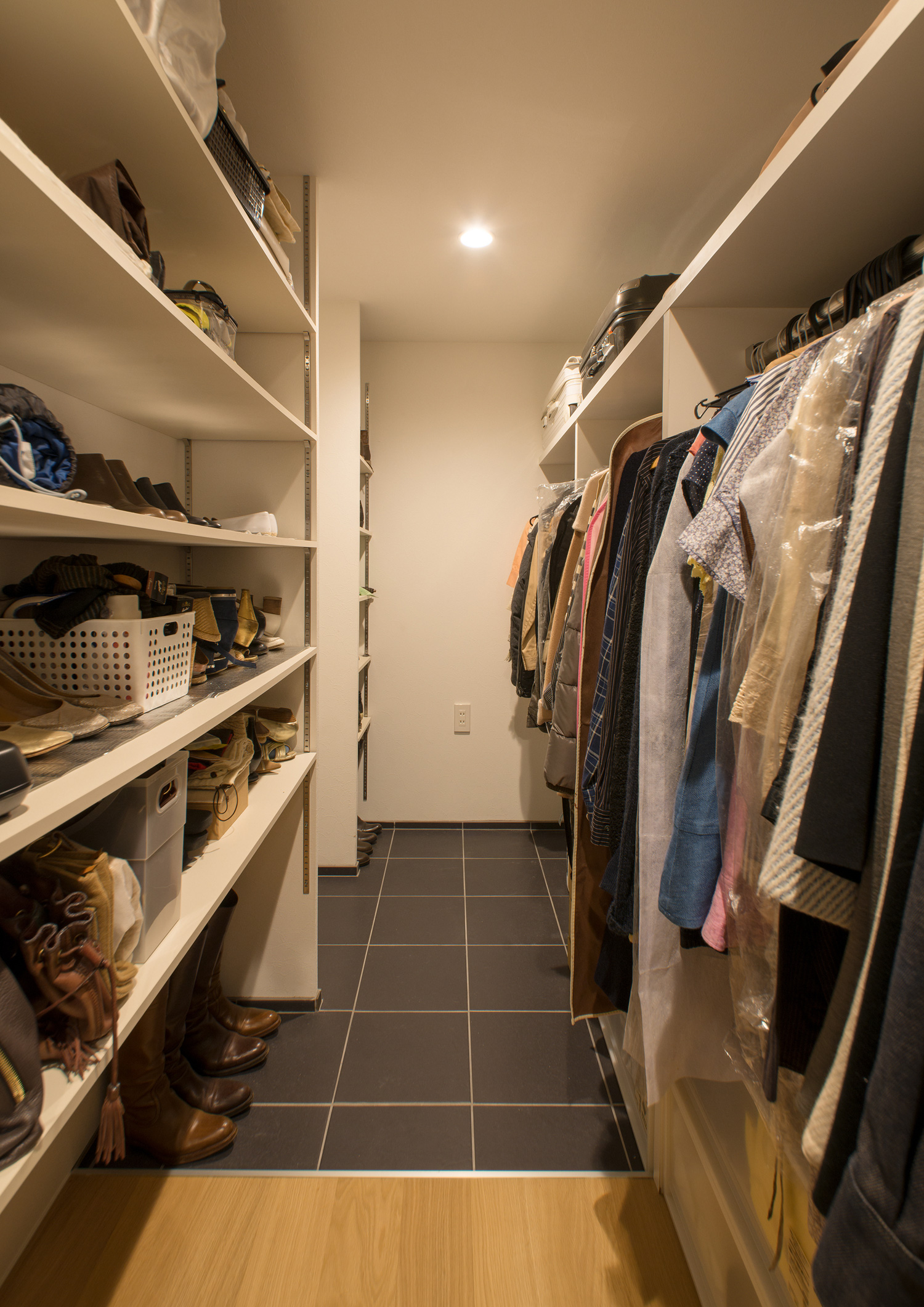 注文住宅・デザイン住宅建築実例_玄関 注文住宅・デザイン住宅建築実例_『CASE529 黒壁の隠れ家』_玄関