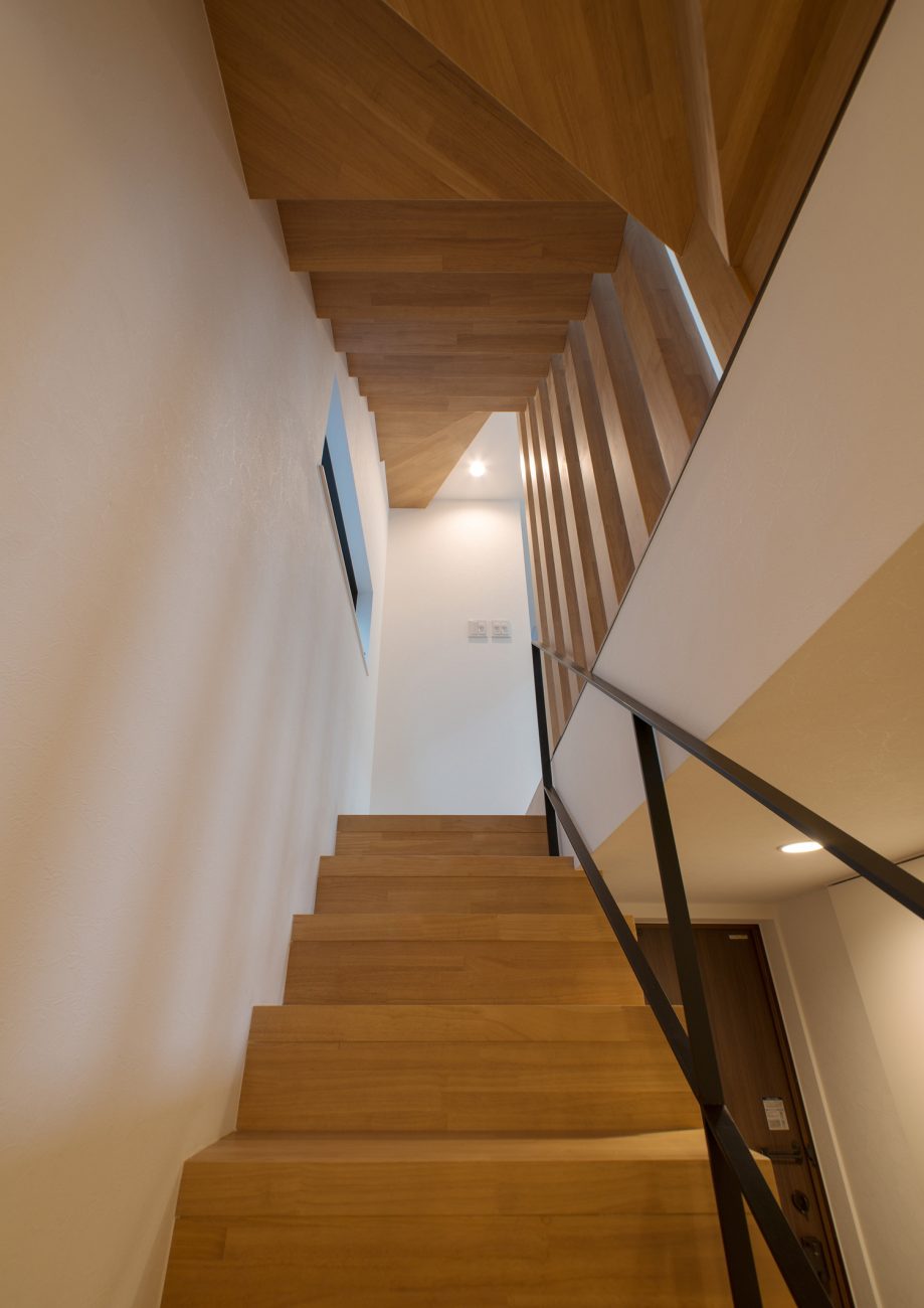 注文住宅・デザイン住宅建築実例_階段 注文住宅・デザイン住宅建築実例_『CASE529 黒壁の隠れ家』_階段
