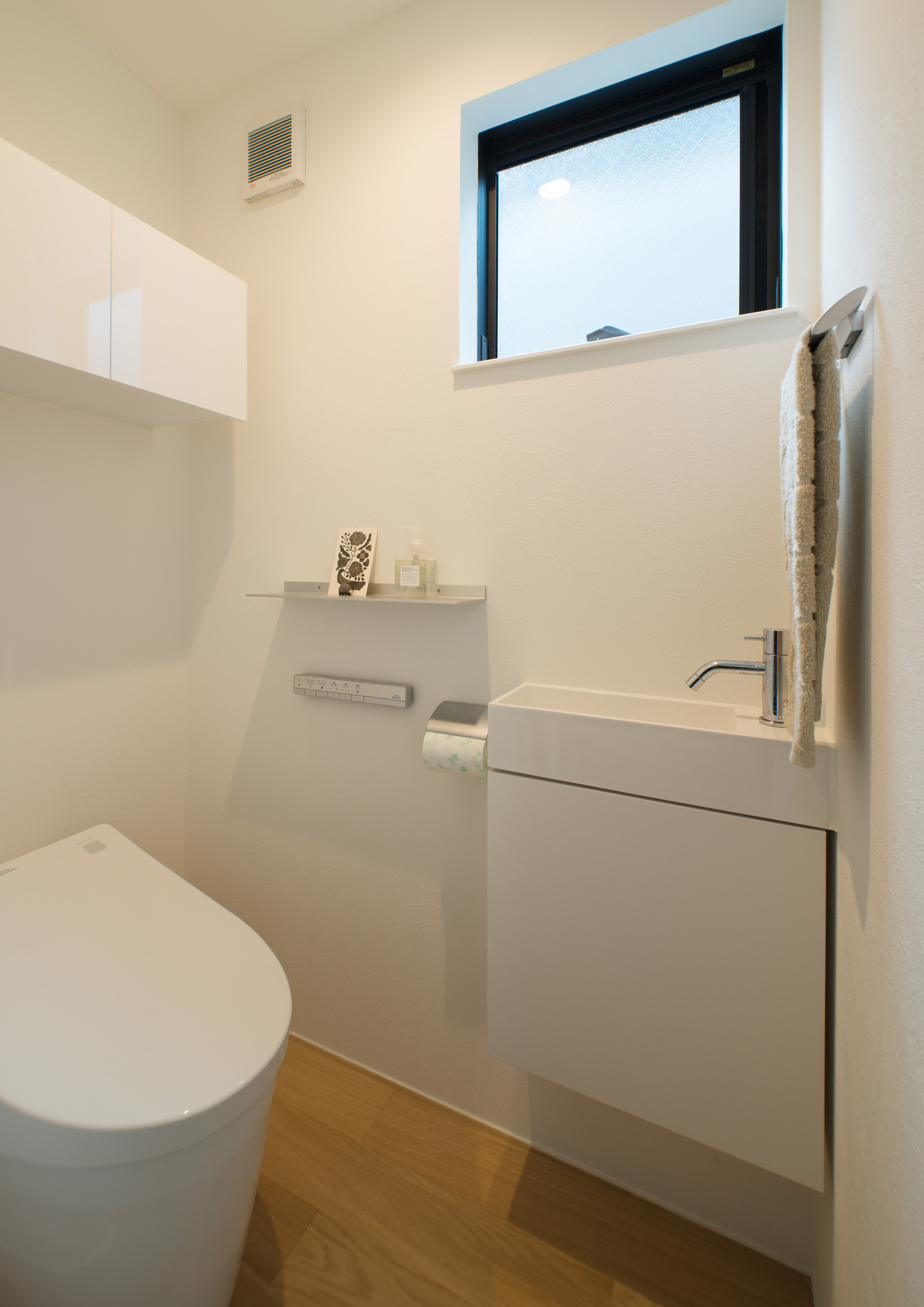 注文住宅・デザイン住宅建築実例_トイレ 注文住宅・デザイン住宅建築実例_『CASE529 黒壁の隠れ家』_トイレ