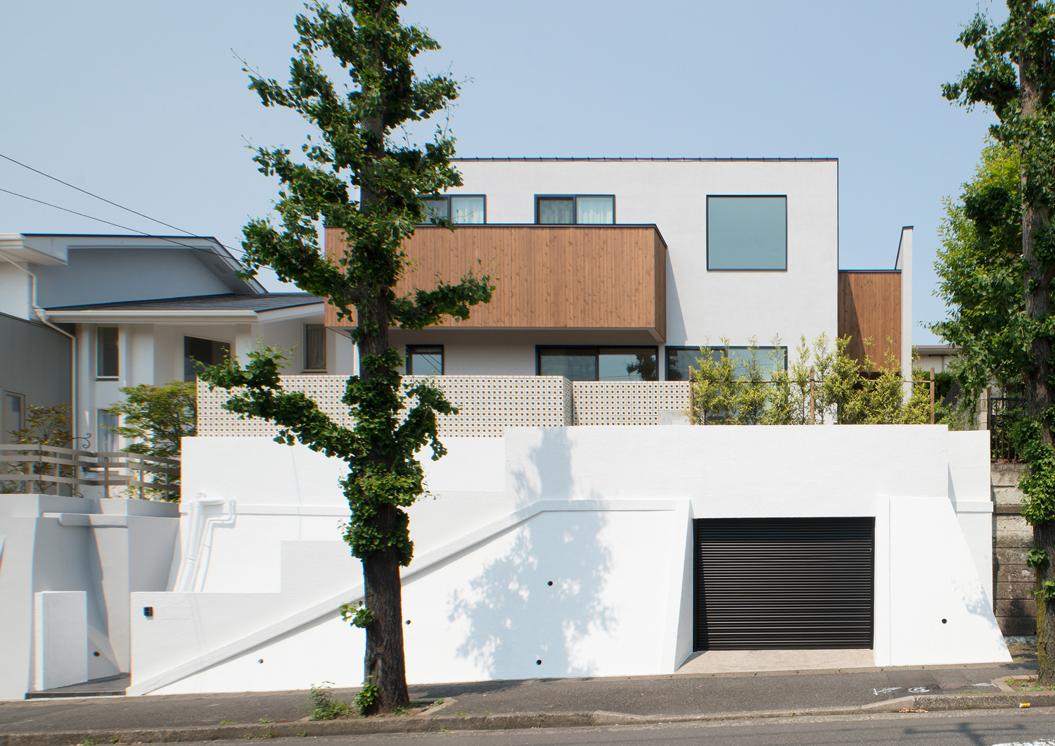 デザイン住宅建築実例_外観・注文住宅『CASE530 ミクストメディア』の建築実例・施⼯例の写真・建物外観全体 注文住宅・デザイン住宅建築実例_『CASE530 ミクストメディア』_外観