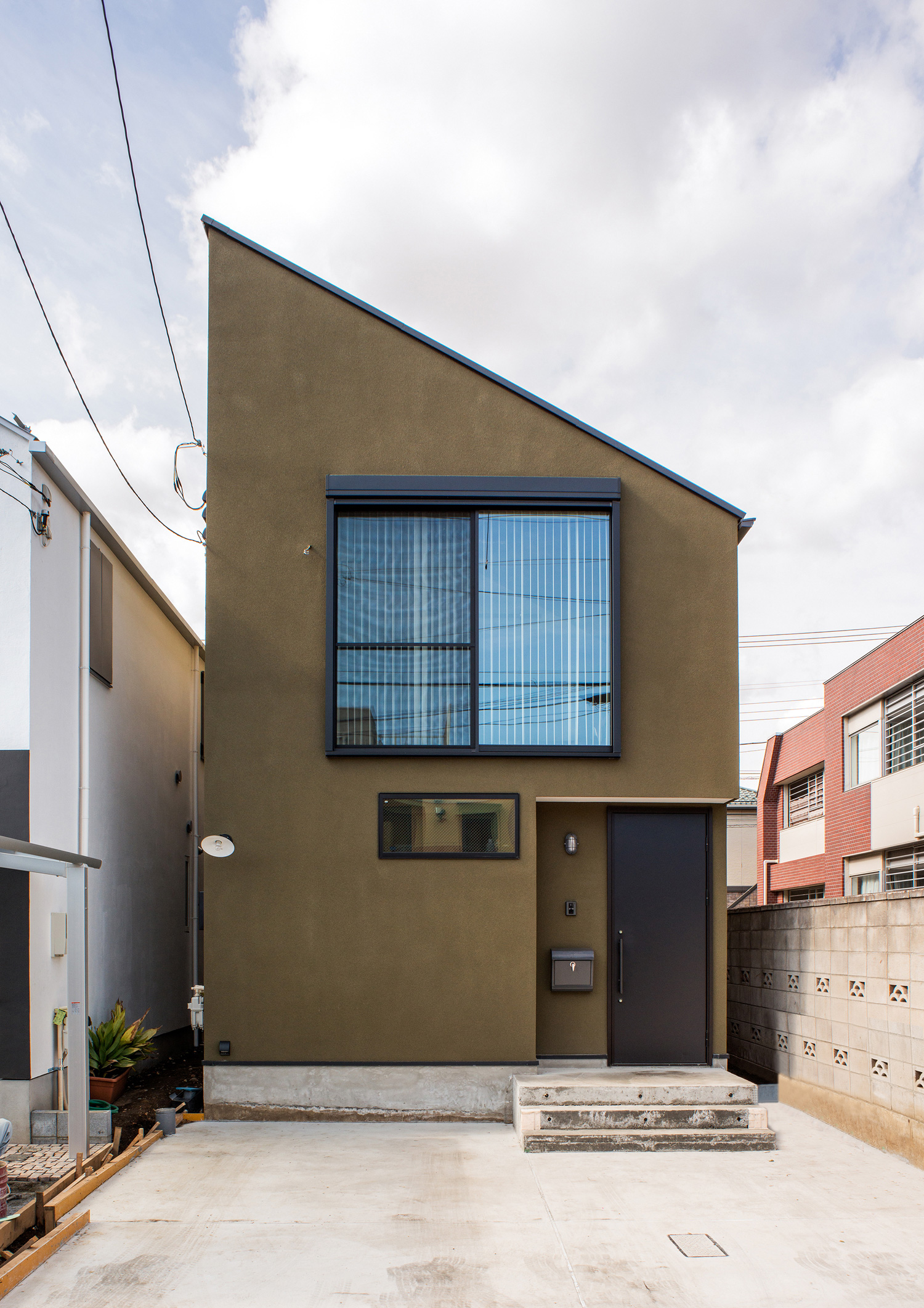 デザイン住宅建築実例_外観・注文住宅『CASE531 素地』の建築実例・施⼯例の写真・建物外観全体 注文住宅・デザイン住宅建築実例_『CASE531 素地』_外観