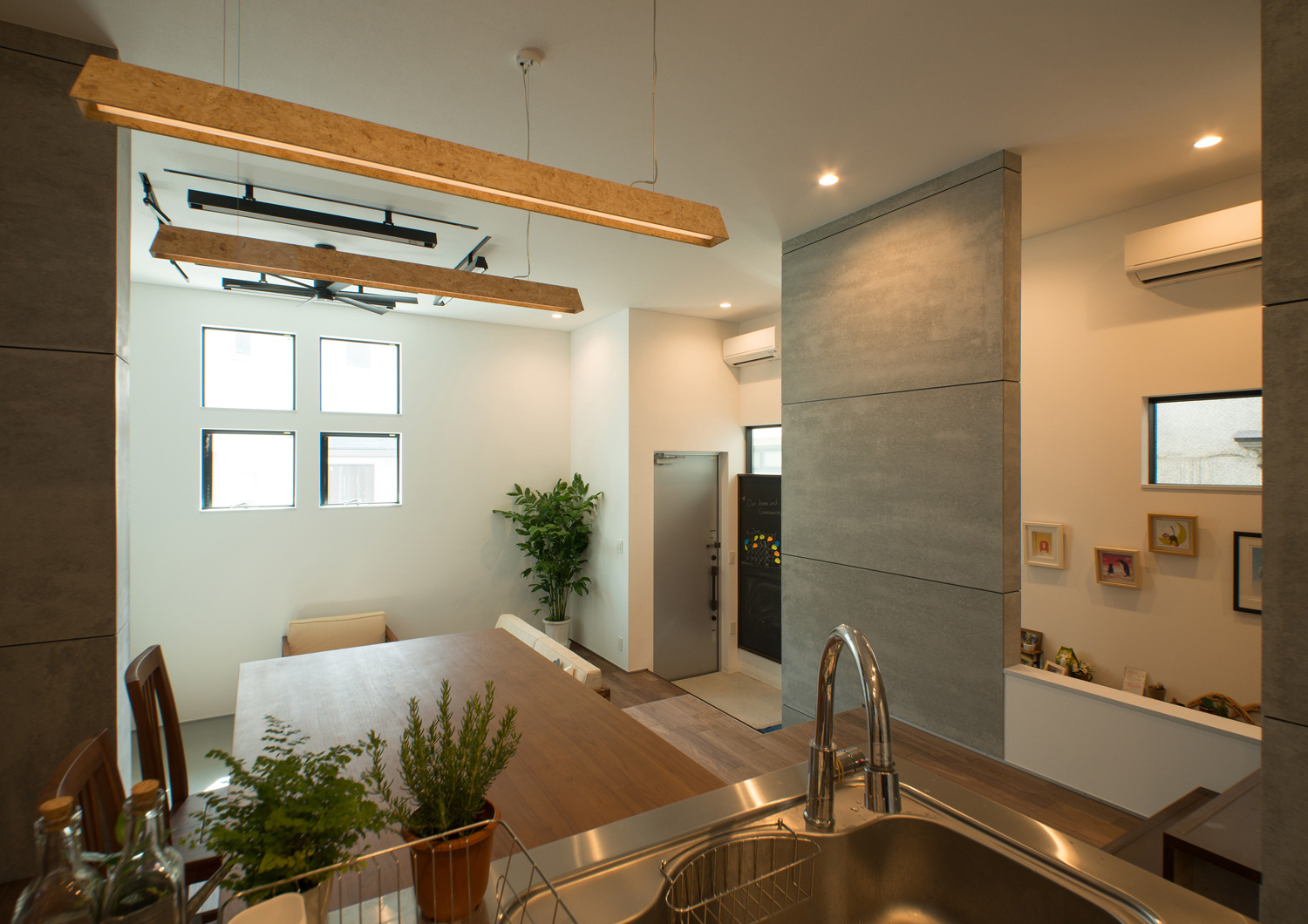 注文住宅・デザイン住宅建築実例_LDK 注文住宅・デザイン住宅建築実例_『CASE532 土間と壁柱のハウス』_LDK