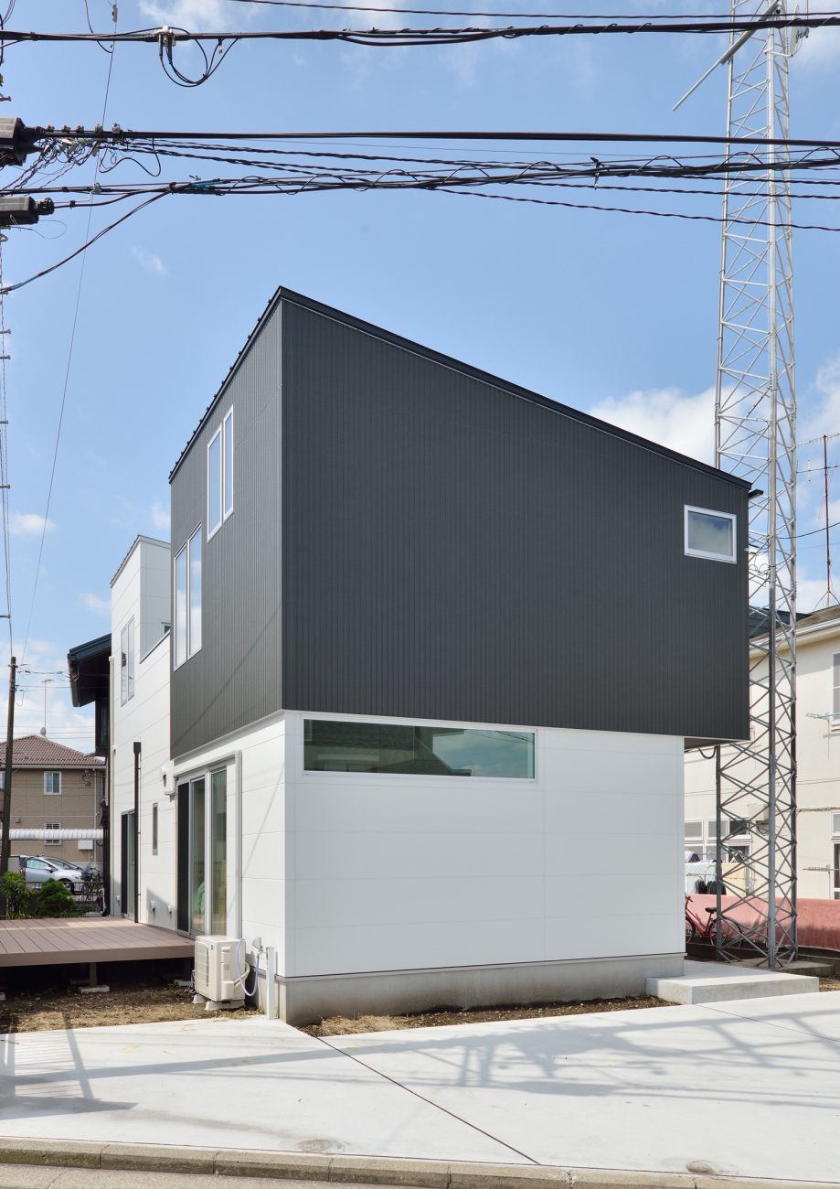 モノトーンのシンプルな外観・デザイン住宅 注文住宅・デザイン住宅建築実例_『CASE535 ドマ＋LDK』_外観