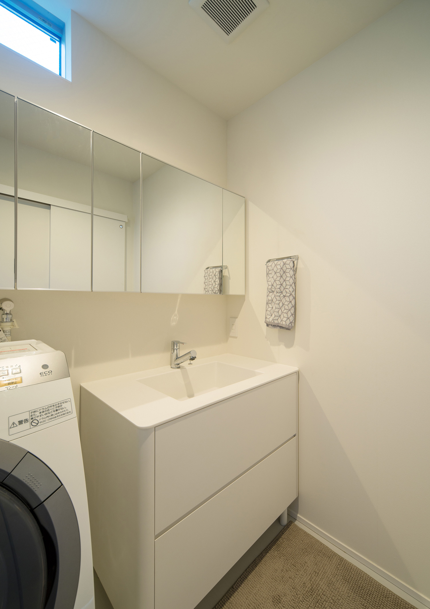 注文住宅・デザイン住宅建築実例_浴室・洗面所 注文住宅・デザイン住宅建築実例_『CASE538 「　　　」（フチどる）』_浴室・洗面所