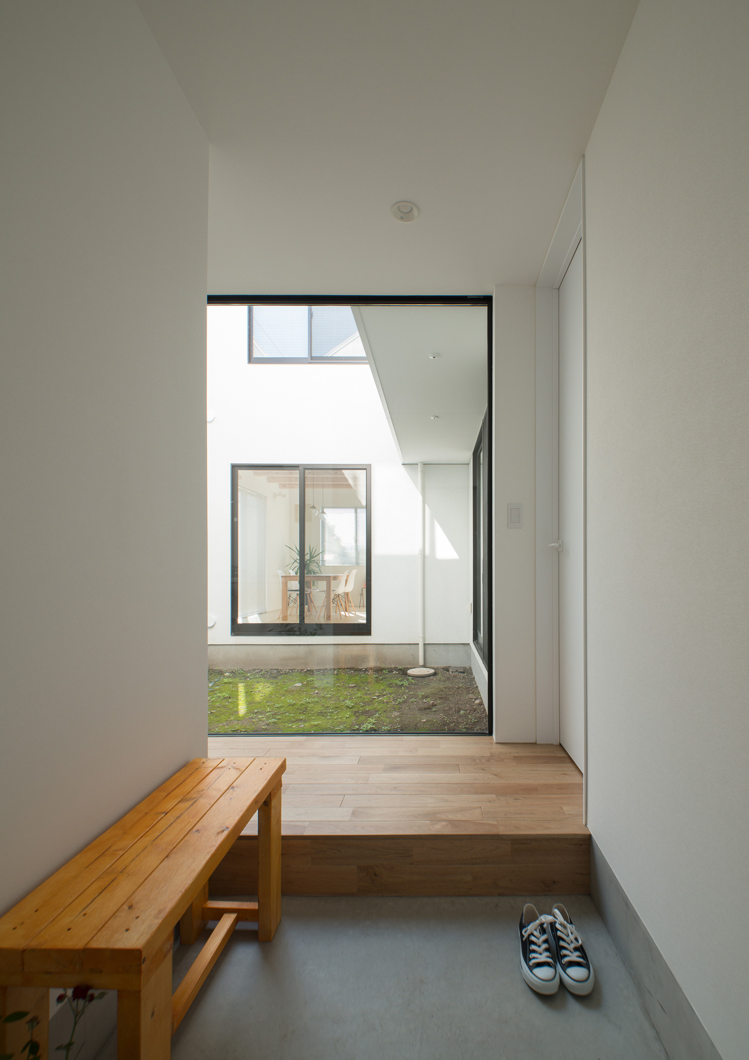 注文住宅・デザイン住宅建築実例_玄関 注文住宅・デザイン住宅建築実例_『CASE545 浮かぶイエガタ』_玄関