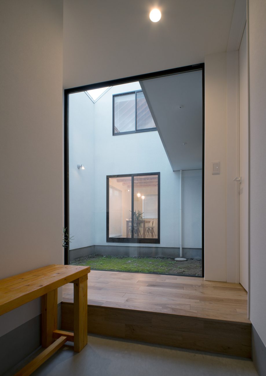 注文住宅・デザイン住宅建築実例_玄関 注文住宅・デザイン住宅建築実例_『CASE545 浮かぶイエガタ』_玄関