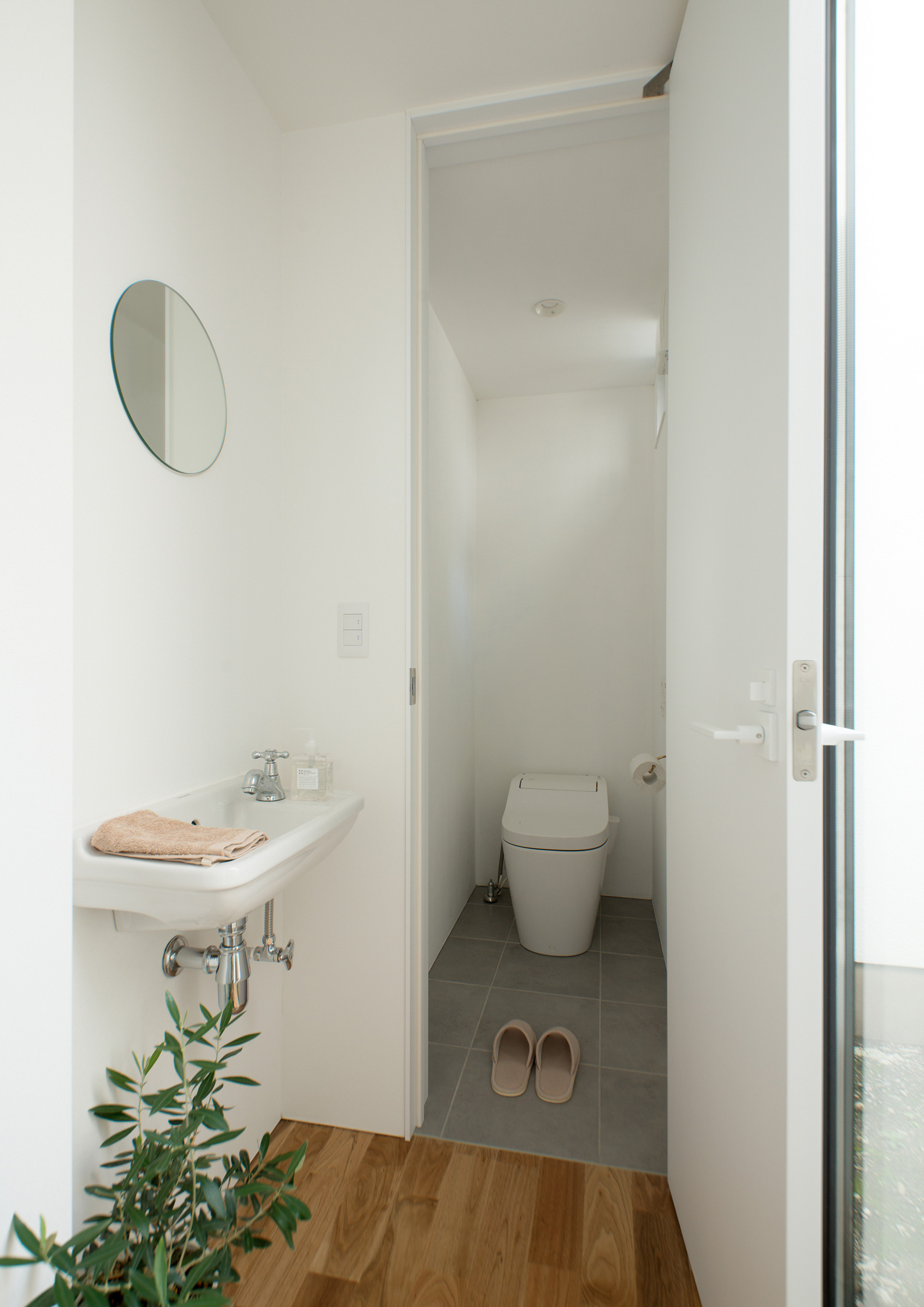 注文住宅・デザイン住宅建築実例_トイレ 注文住宅・デザイン住宅建築実例_『CASE545 浮かぶイエガタ』_トイレ