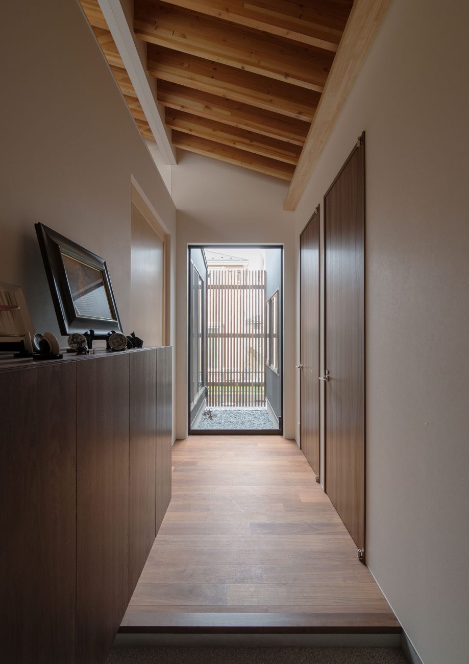 注文住宅・デザイン住宅建築実例_玄関 注文住宅・デザイン住宅建築実例_『CASE480 大屋根の垂木の家』_玄関