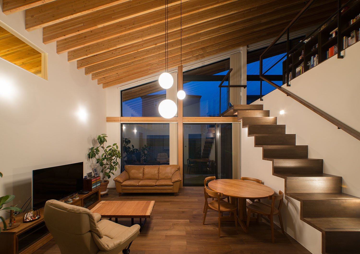 注文住宅・デザイン住宅建築実例_LDK 注文住宅・デザイン住宅建築実例_『CASE480 大屋根の垂木の家』_LDK