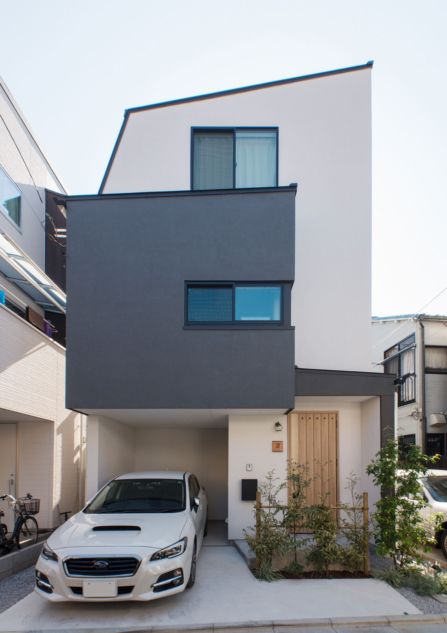 デザイン住宅建築実例_外観・注文住宅『CASE547 移ろいの家』の建築実例・施⼯例の写真・建物外観全体 注文住宅・デザイン住宅建築実例_『CASE547 移ろいの家』_外観