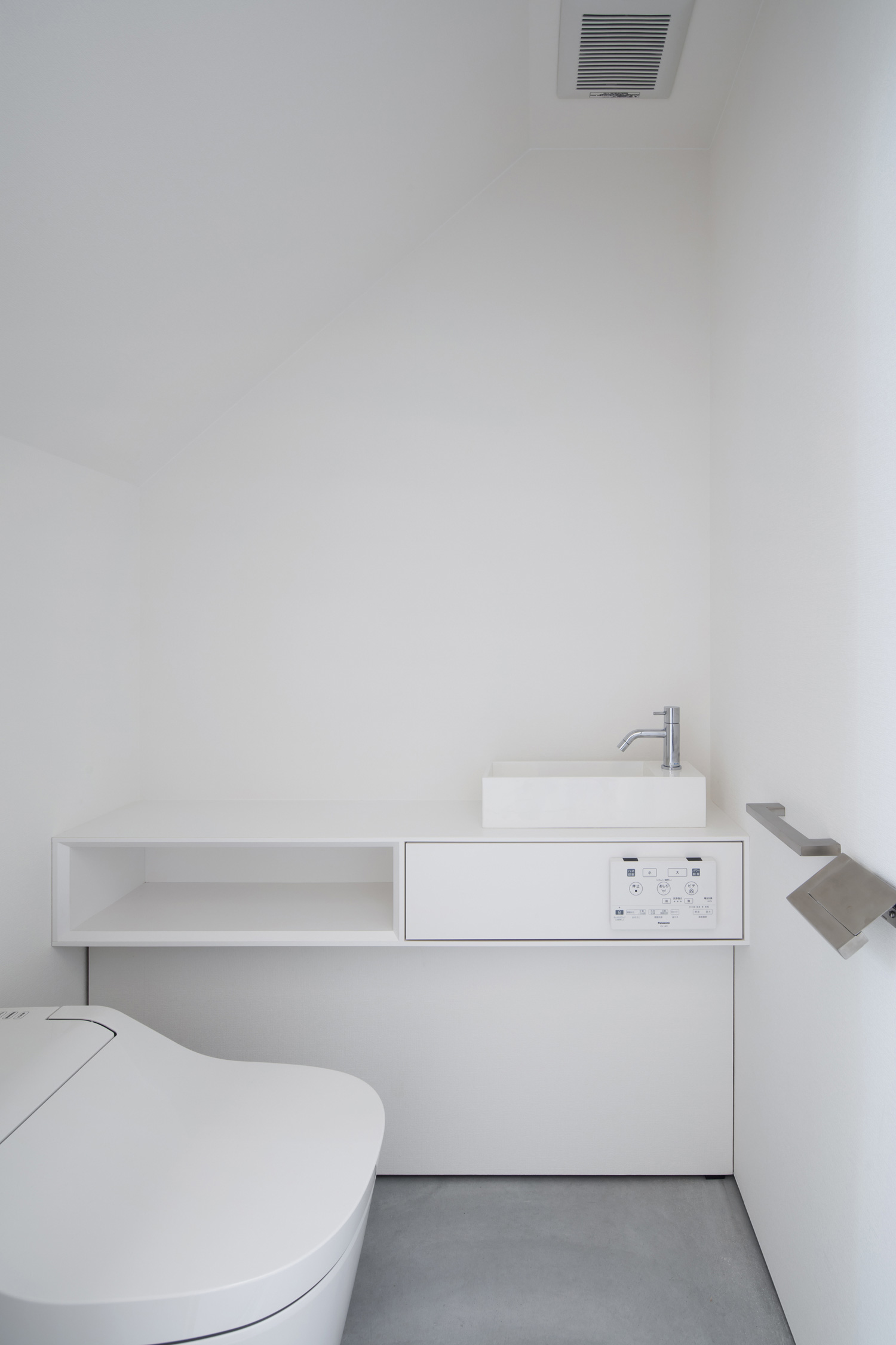 注文住宅・デザイン住宅建築実例_トイレ 注文住宅・デザイン住宅建築実例_『CASE548 HOUSE．LIGHT』_トイレ