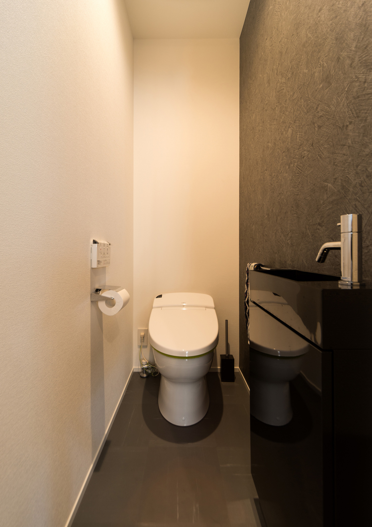 注文住宅・デザイン住宅建築実例_トイレ 注文住宅・デザイン住宅建築実例_『CASE553 LEAF – HOUSE』_トイレ