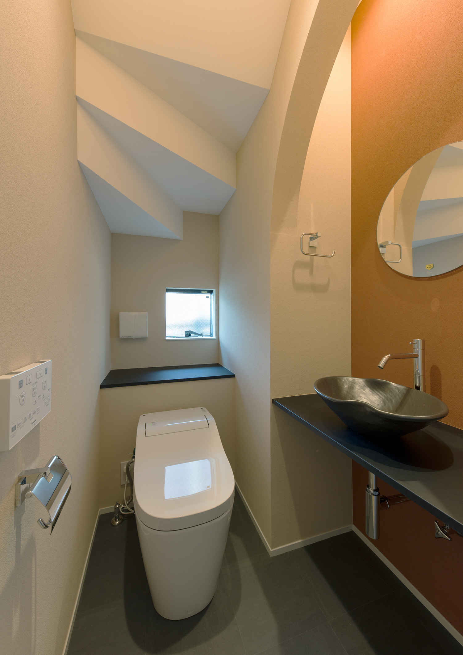 注文住宅・デザイン住宅建築実例_トイレ 注文住宅・デザイン住宅建築実例_『CASE554 ブルーボックスハウス』_トイレ