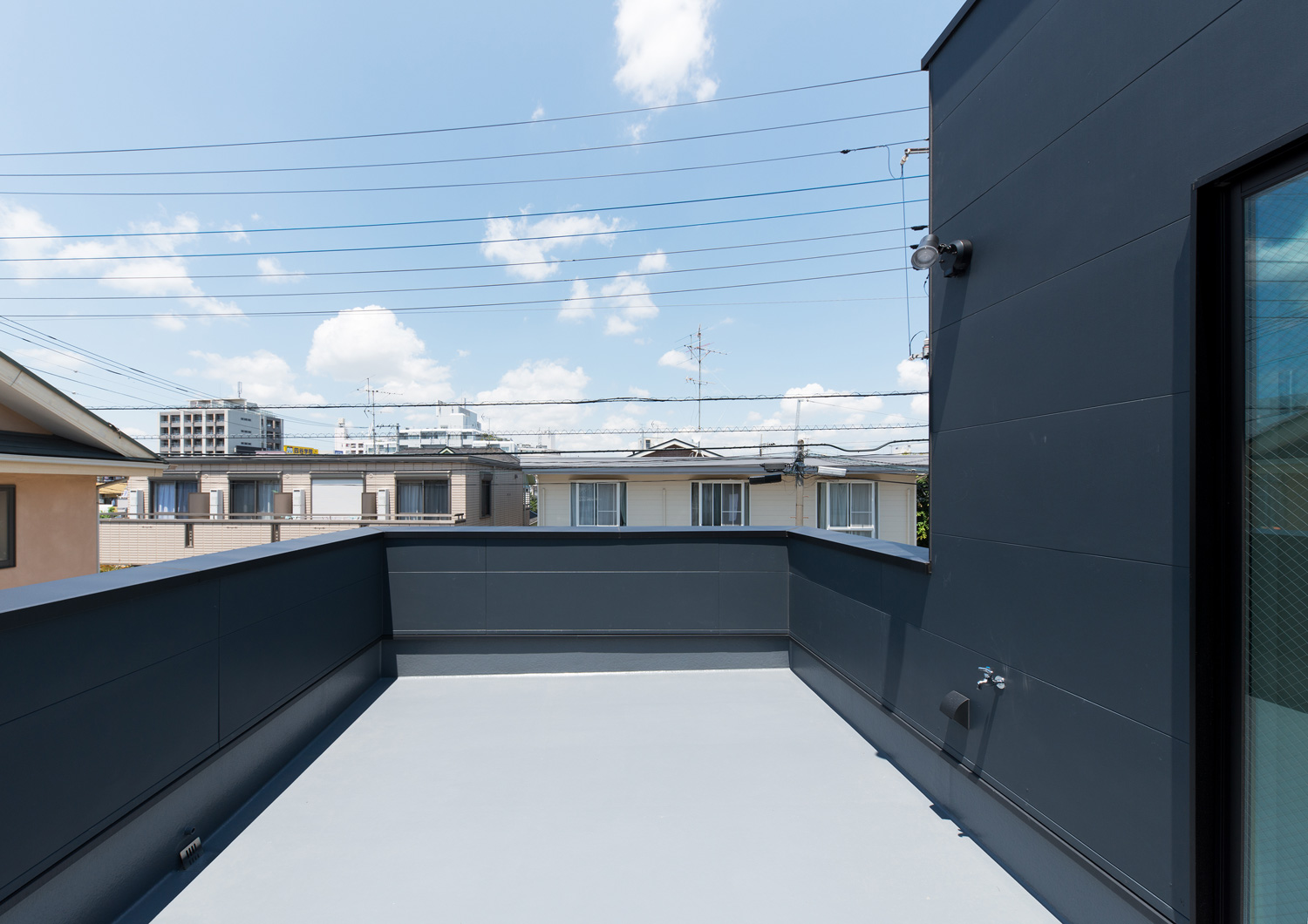 注文住宅・デザイン住宅建築実例_テラス・バルコニー 注文住宅・デザイン住宅建築実例_『CASE554 ブルーボックスハウス』_テラス・バルコニー