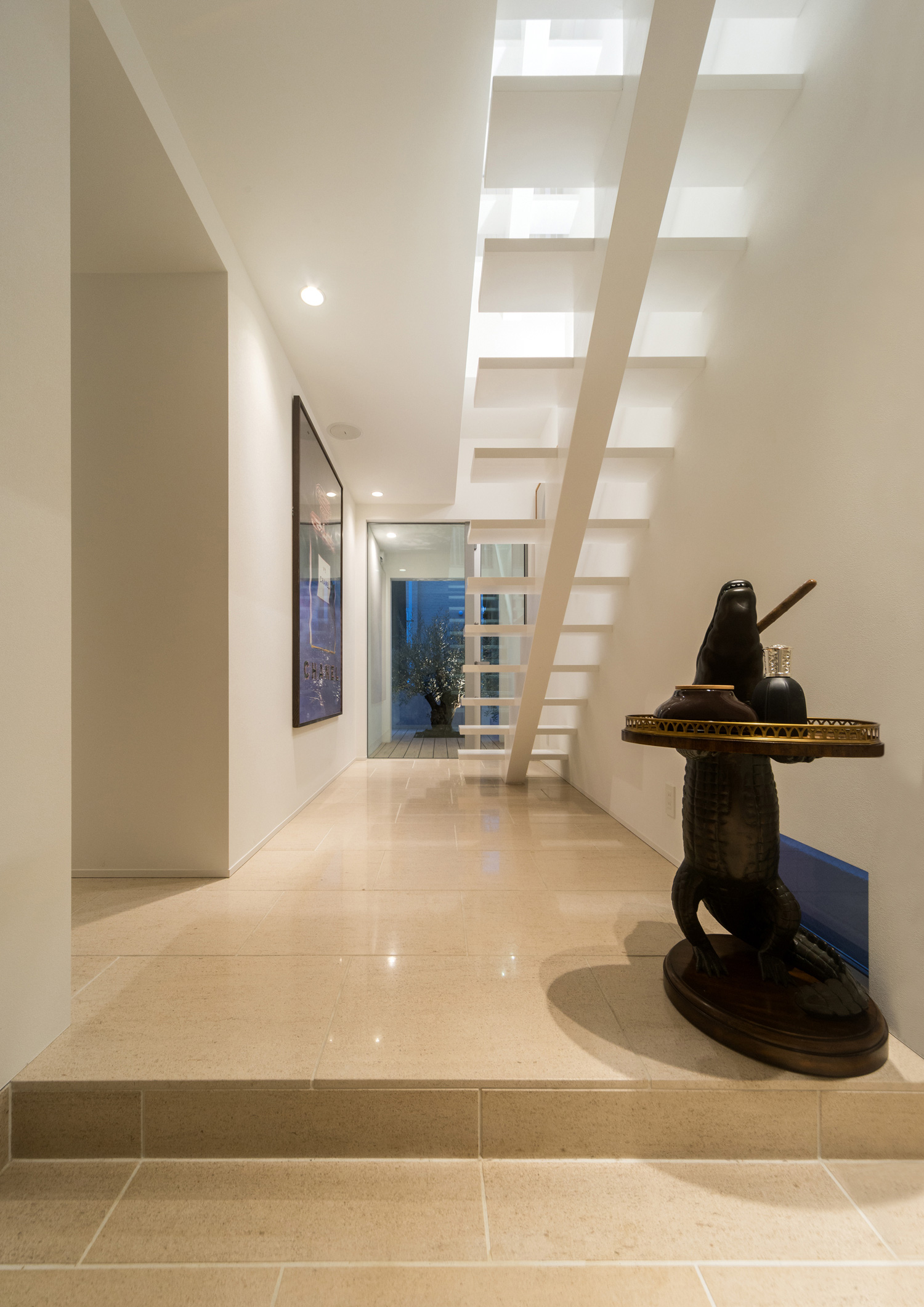 注文住宅・デザイン住宅建築実例_玄関 注文住宅・デザイン住宅建築実例_『CASE555 白のハウス』_玄関