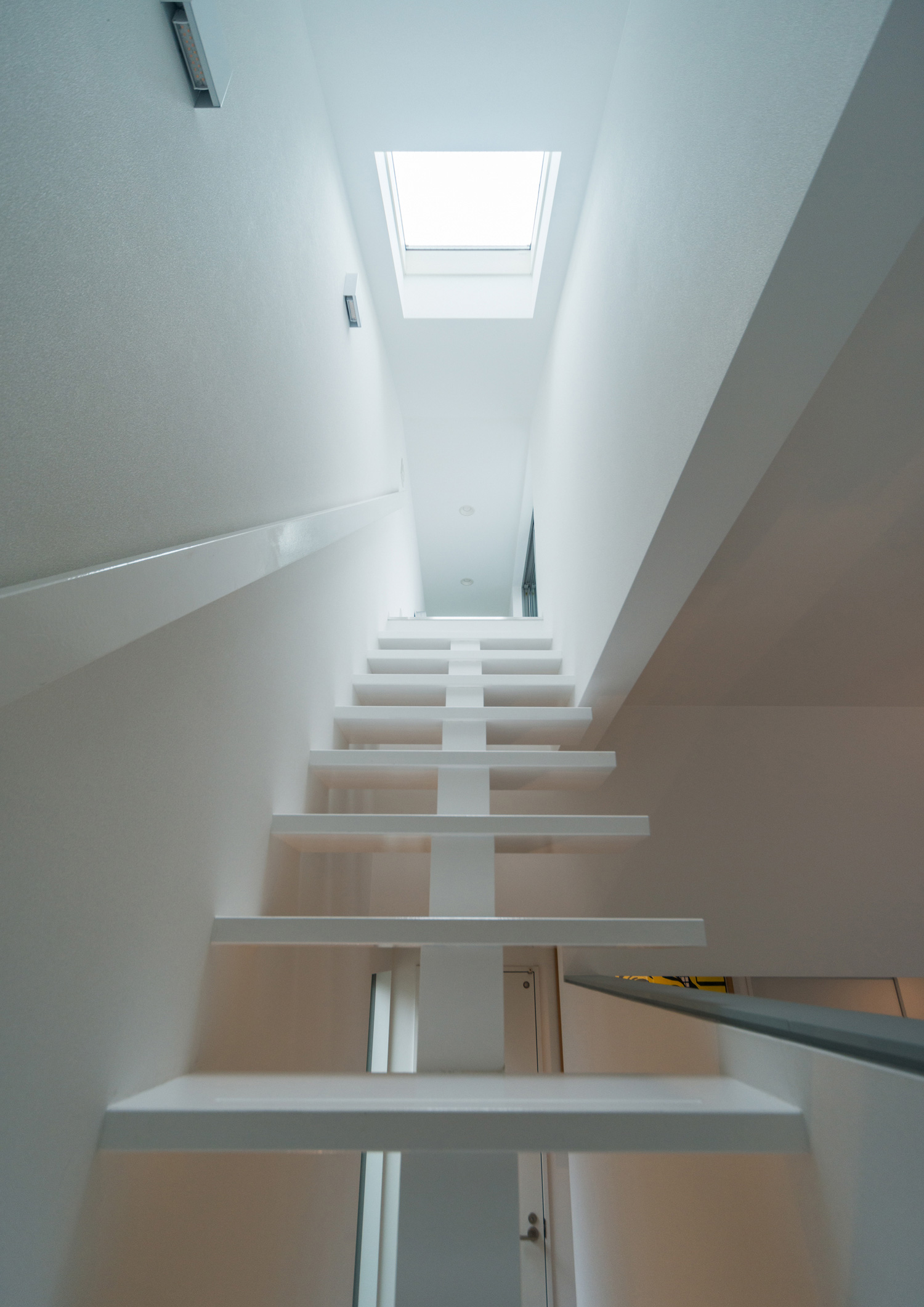 注文住宅・デザイン住宅建築実例_階段 注文住宅・デザイン住宅建築実例_『CASE555 白のハウス』_階段