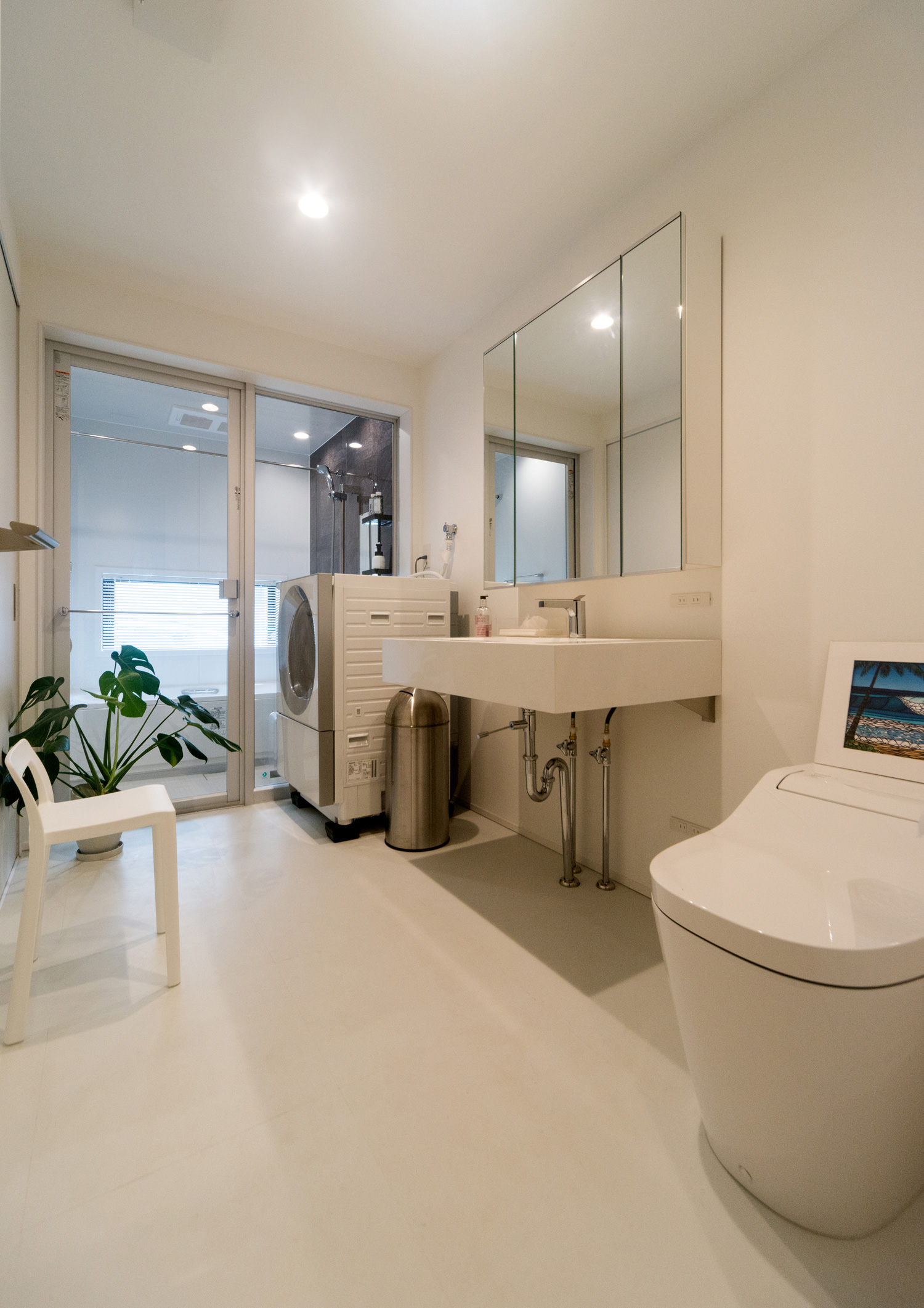 注文住宅・デザイン住宅建築実例_解いて 注文住宅・デザイン住宅建築実例_『CASE555 白のハウス』_トイレ