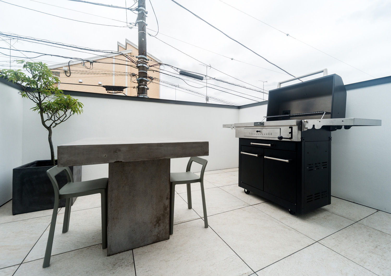 テラス・バルコニー 注文住宅・デザイン住宅建築実例_『CASE555 白のハウス』_テラス・バルコニー