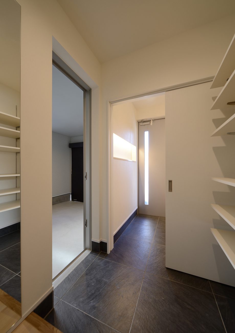 注文住宅・デザイン住宅建築実例_玄関 注文住宅・デザイン住宅建築実例_『CASE556 Two sides house』_玄関