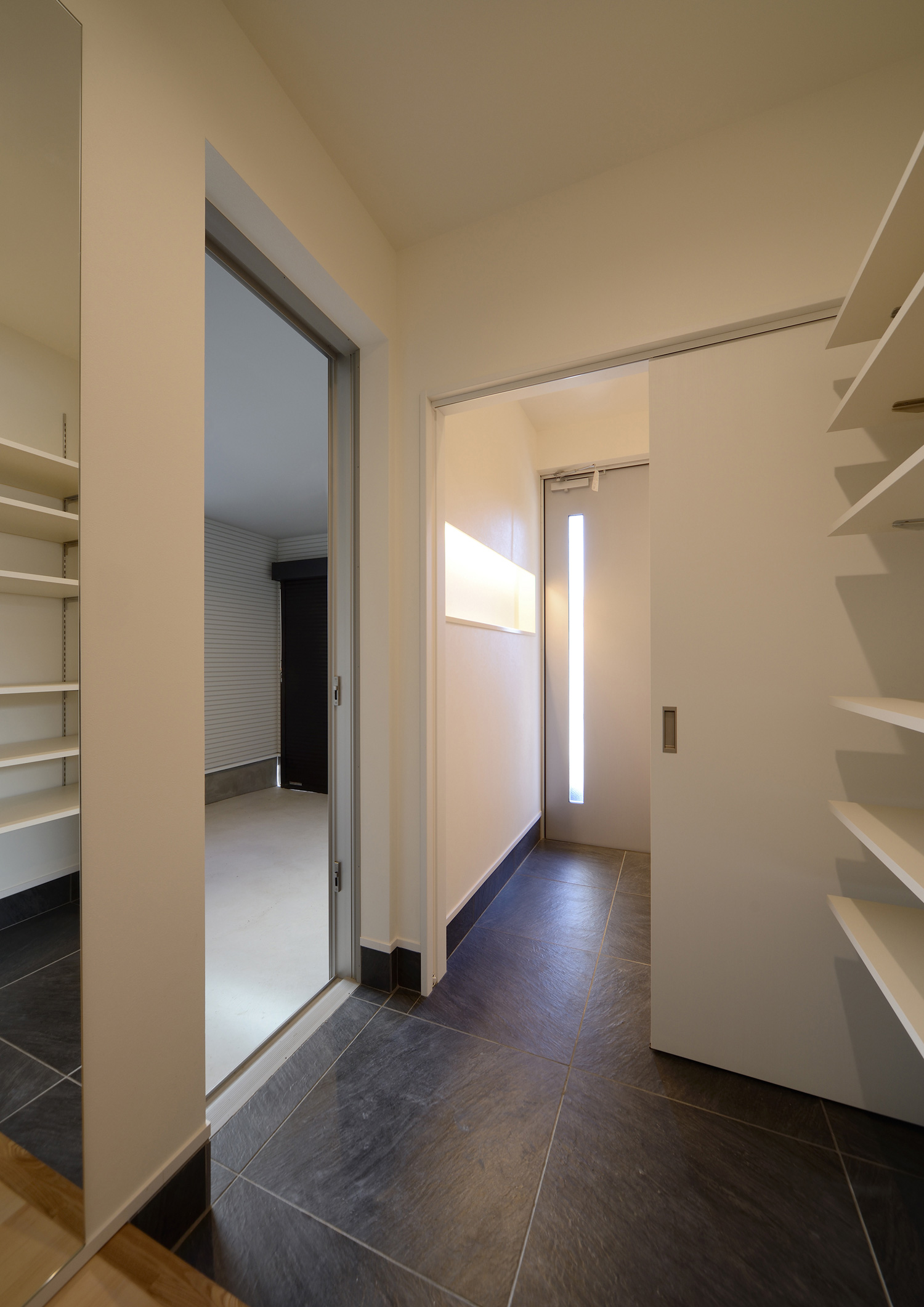 注文住宅・デザイン住宅建築実例_玄関 注文住宅・デザイン住宅建築実例_『CASE556 Two sides house』_玄関