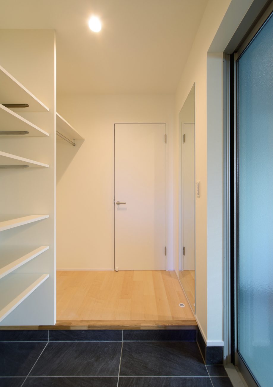 注文住宅・デザイン住宅建築実例_玄関 注文住宅・デザイン住宅建築実例_『CASE556 Two sides house』_玄関