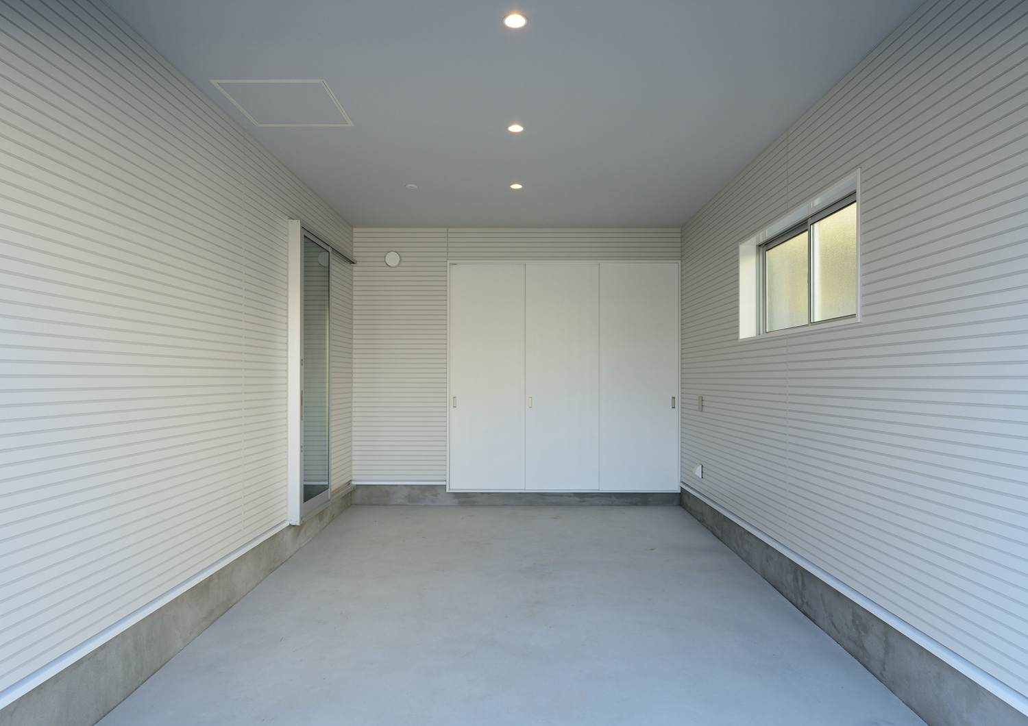 注文住宅・デザイン住宅建築実例_ガレージ 注文住宅・デザイン住宅建築実例_『CASE556 Two sides house』_ガレージ