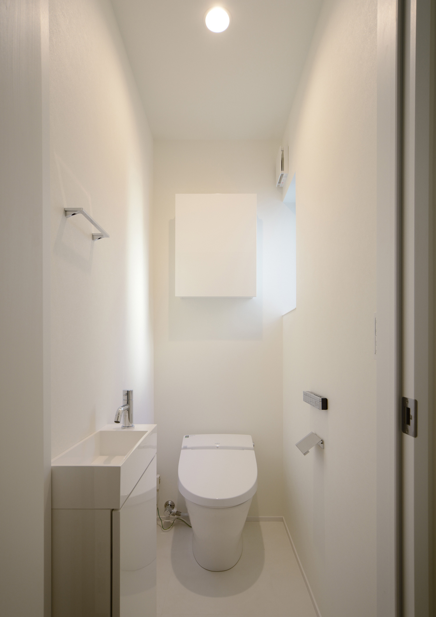 注文住宅・デザイン住宅建築実例_トイレ 注文住宅・デザイン住宅建築実例_『CASE556 Two sides house』_トイレ