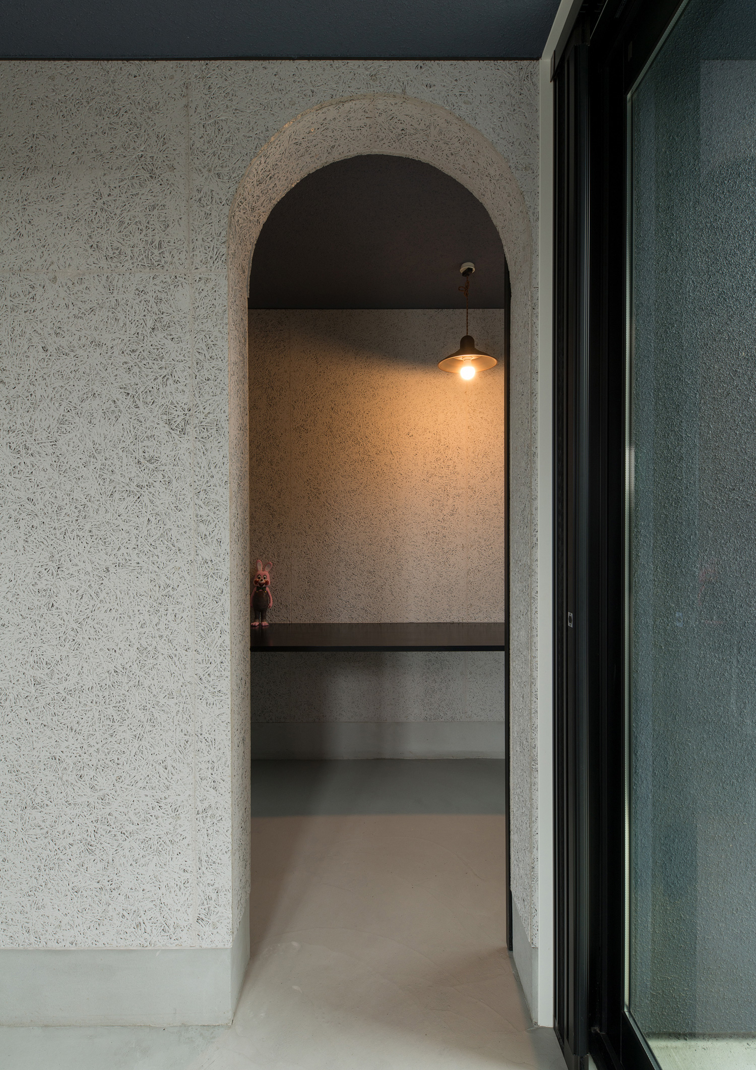 注文住宅・デザイン住宅建築実例_『CASE558 路地と桟（かけはし）の家』_玄関