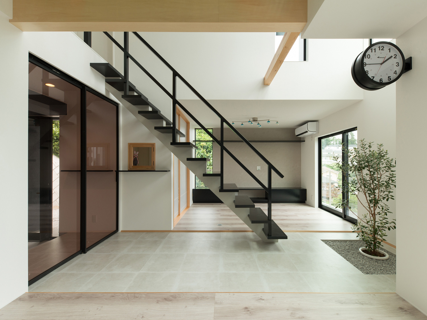 注文住宅・デザイン住宅建築実例_『CASE558 路地と桟（かけはし）の家』_LDK