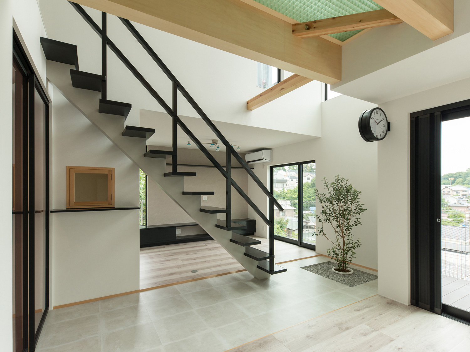 注文住宅・デザイン住宅建築実例_『CASE558 路地と桟（かけはし）の家』_LDK