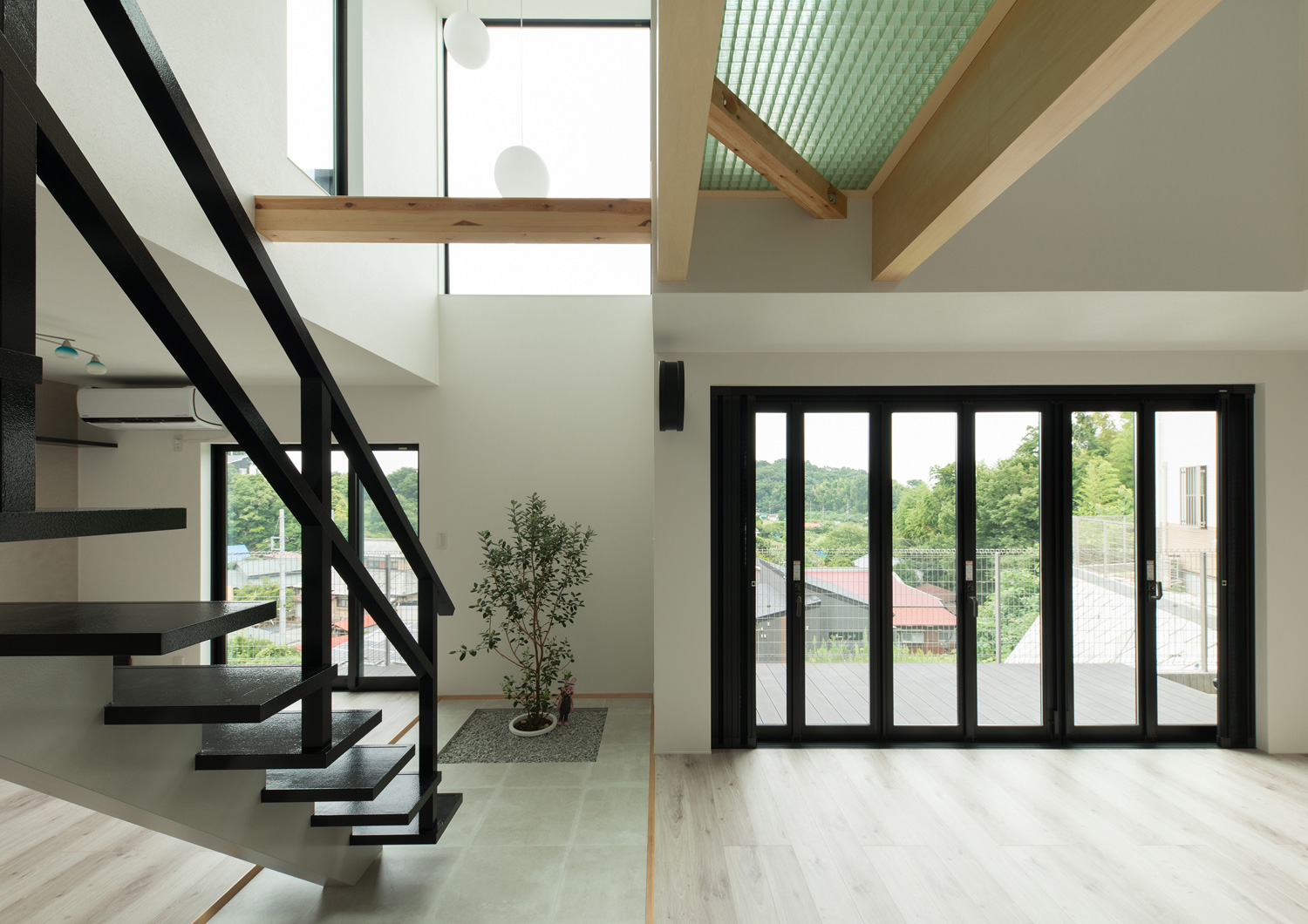 注文住宅・デザイン住宅建築実例_LDK 注文住宅・デザイン住宅建築実例_『CASE558 路地と桟（かけはし）の家』_LDK