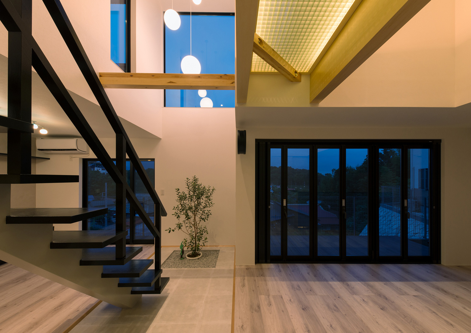 注文住宅・デザイン住宅建築実例_LDK 注文住宅・デザイン住宅建築実例_『CASE558 路地と桟（かけはし）の家』_LDK